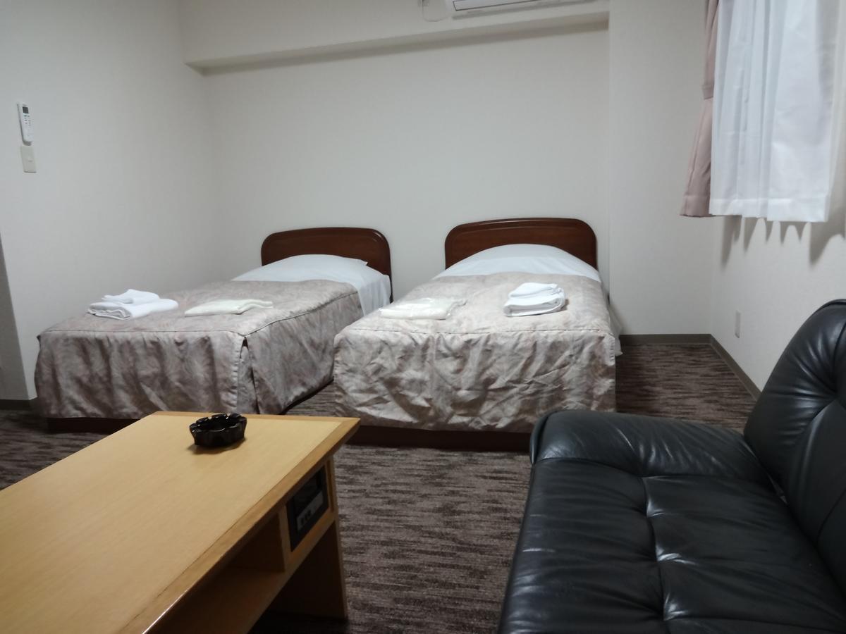 Ushiku City Hotel Ekimaekan Екстер'єр фото