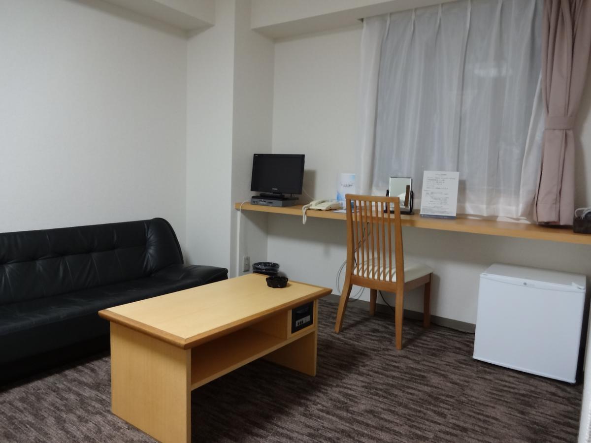 Ushiku City Hotel Ekimaekan Екстер'єр фото