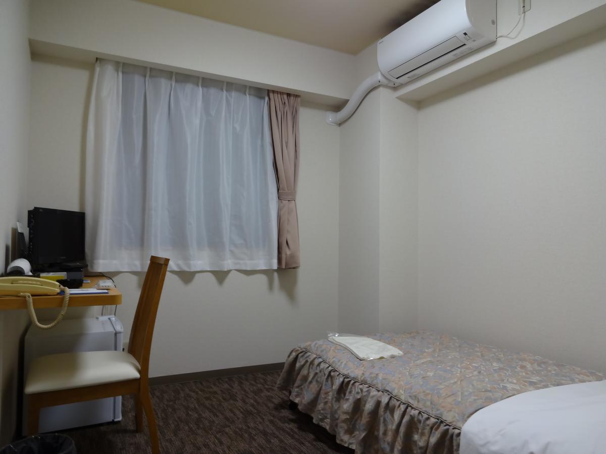 Ushiku City Hotel Ekimaekan Екстер'єр фото